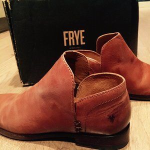 Frye Elyssa Leather Block Heel Shooties Cognac